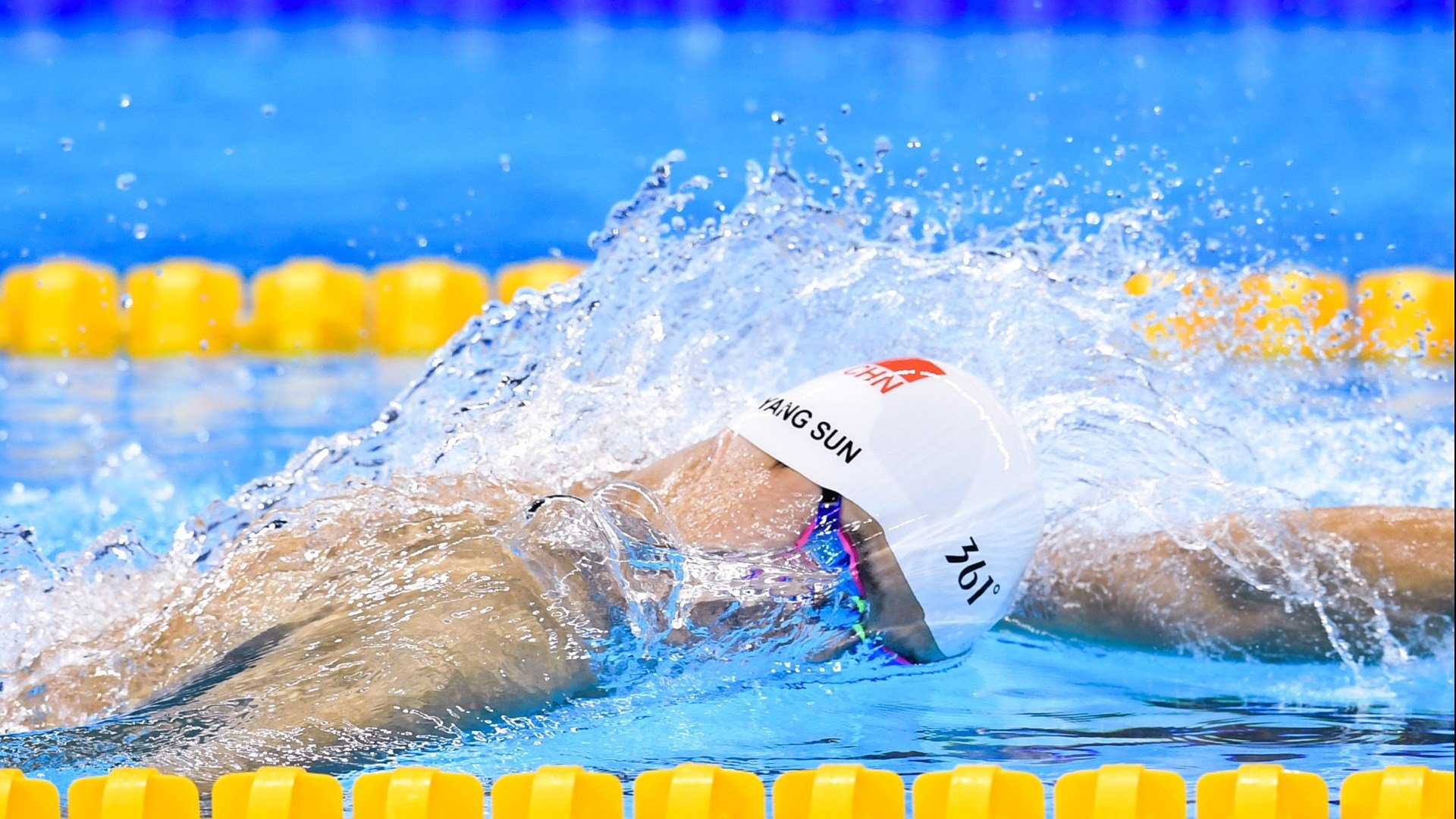 冠军蝶泳划水周期全程无明显波动,蝶泳 决赛